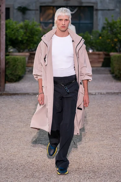 Look 3